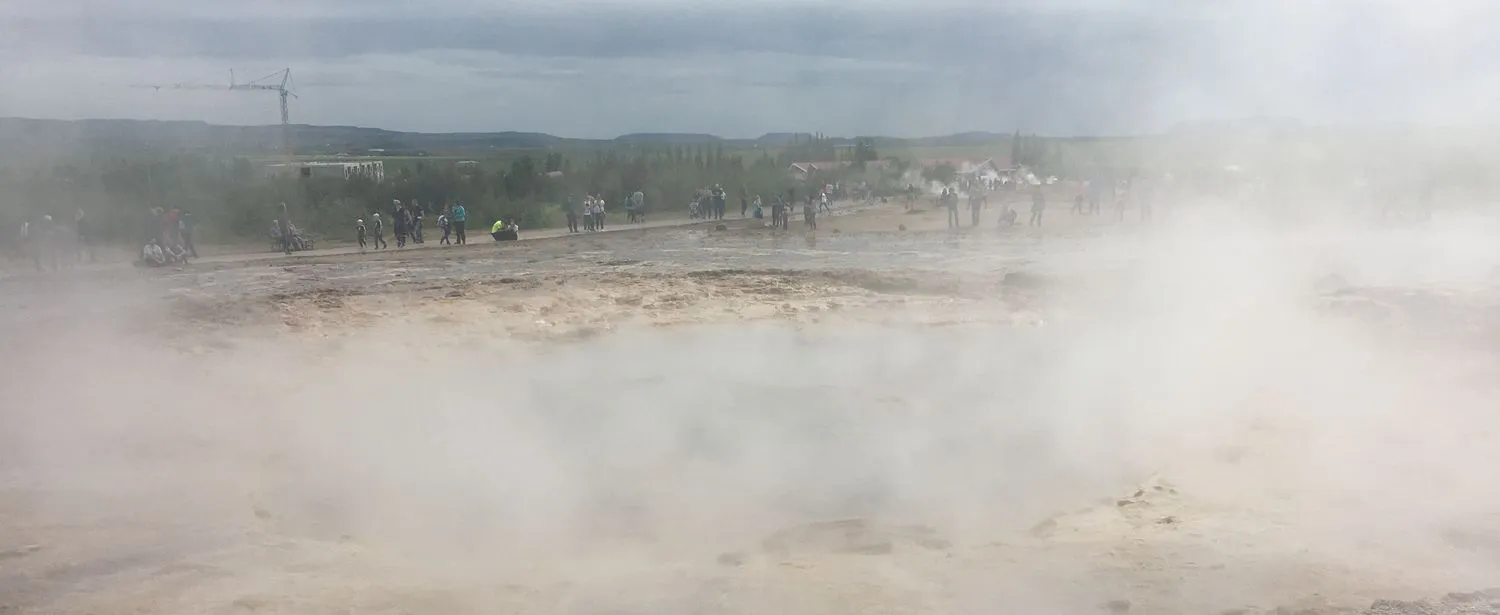 Zástupy turistů na Islandu